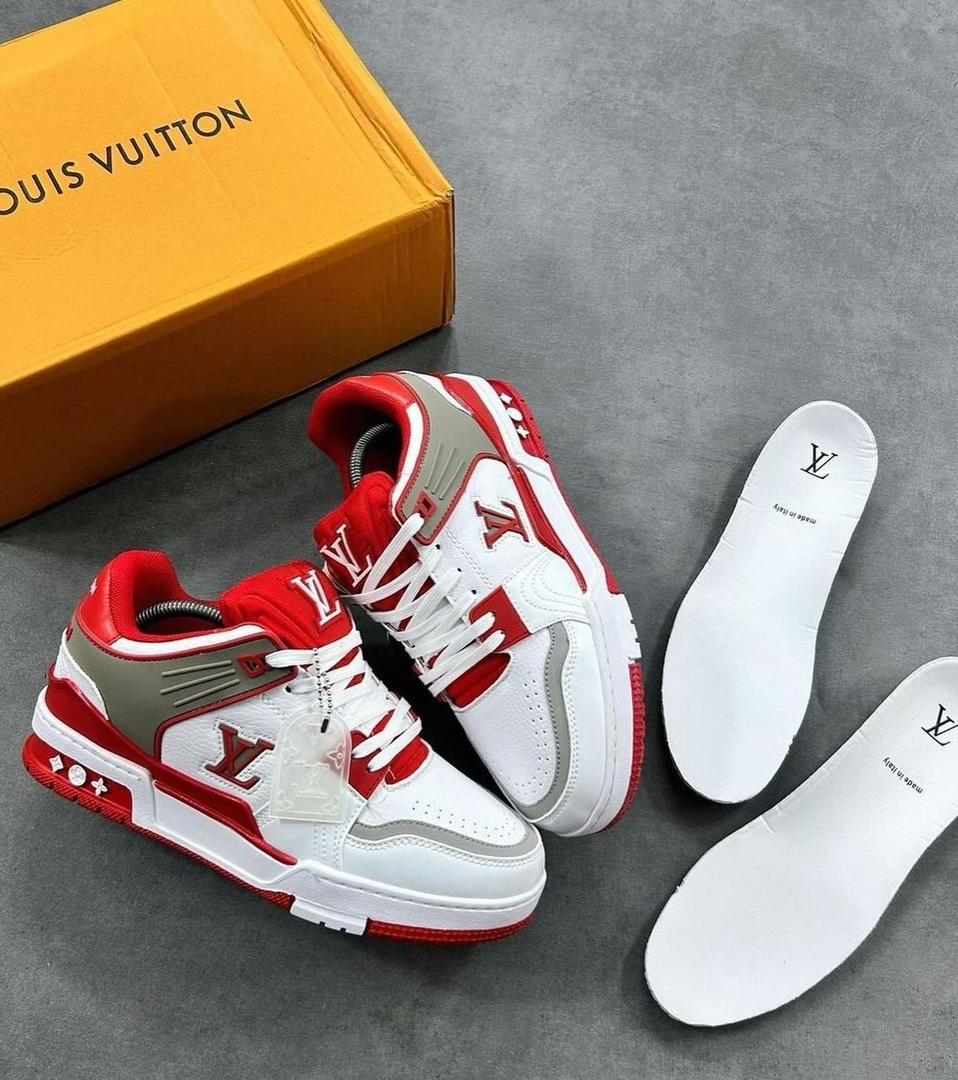 Louis Vuitton in box (D)